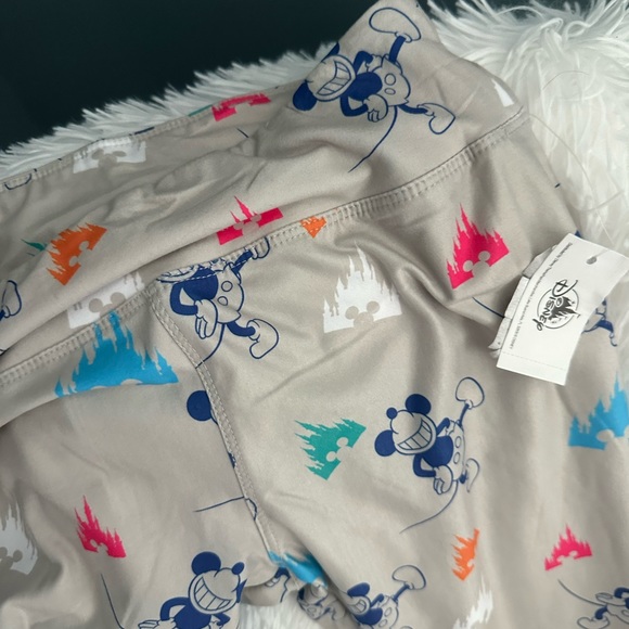 Disney Parks Mickey Mouse Castle Leggings 3/4 Length XS NWT - Picture 4 of 6